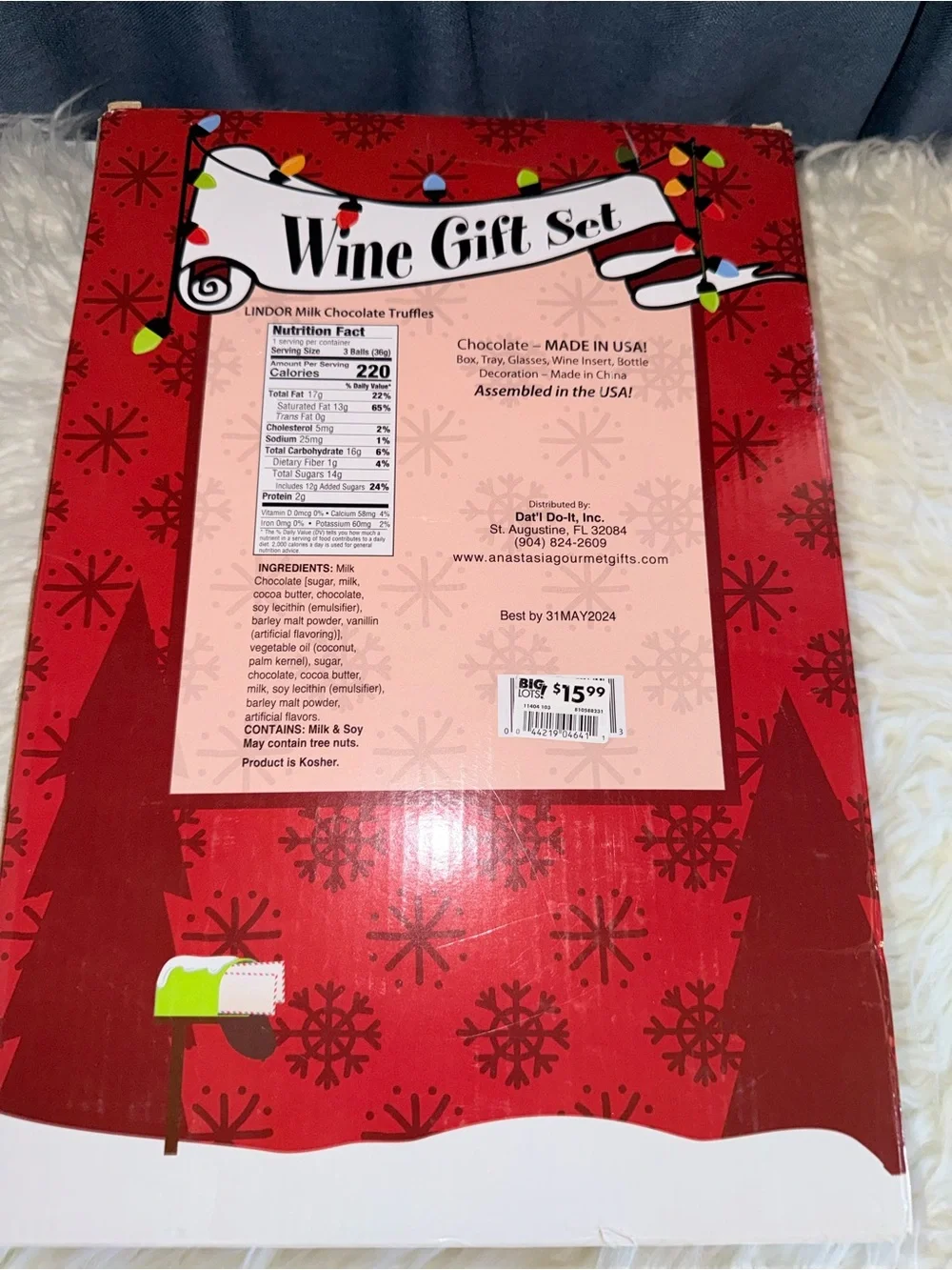 NWT’s Wine Gift Set with Festive Gnome Bottle Top & Yellow Glasses